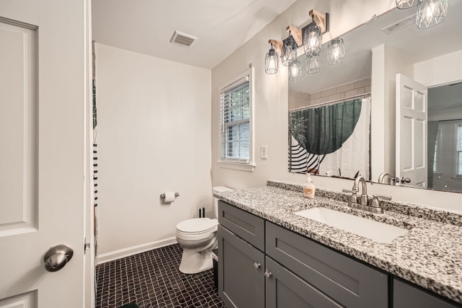 Foto del edificio - 466 Raven Springs Trail