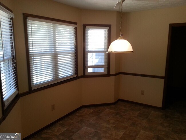 Building Photo - 1100 Northern Run