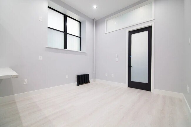 Foto del edificio - 434 W 52nd St