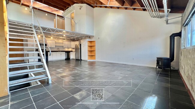 Foto del edificio - Lovely loft in Emeryville walking distance...