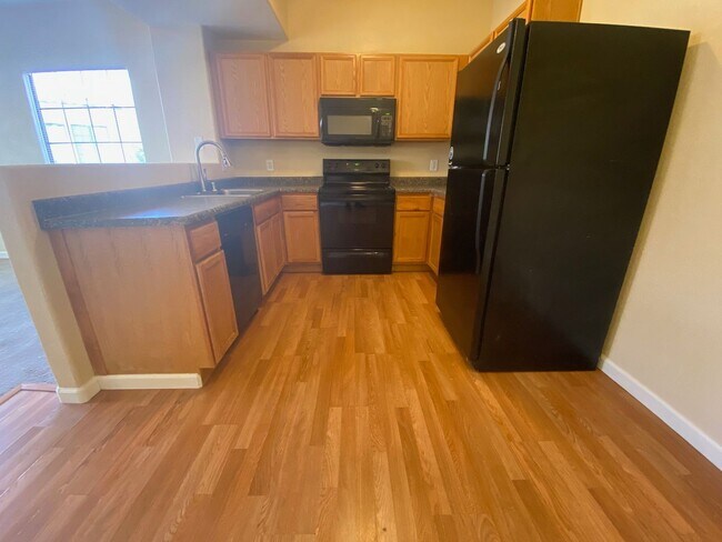 Building Photo - MUST SEE!!! ADORABLE 1 BEDROOM 1 BATHROOM ...