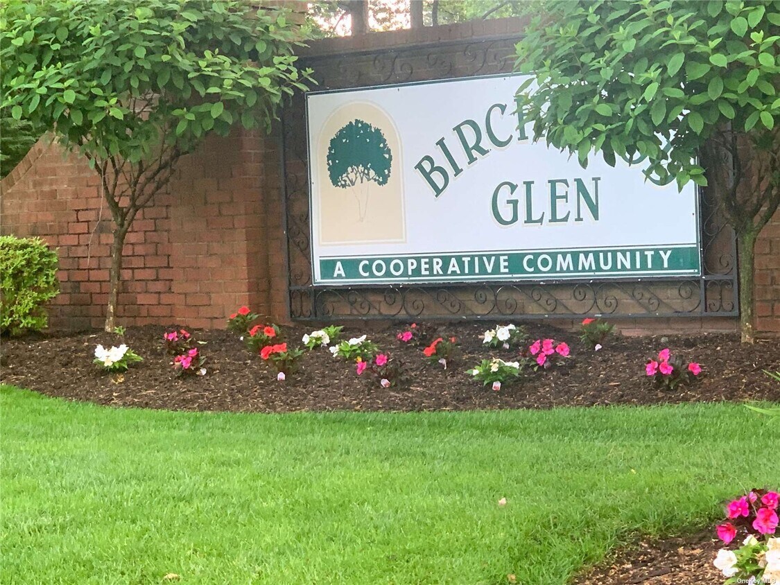 B35 Glen Hollow Dr Unit B35, Holtsville, NY 11742 Condo for Rent in