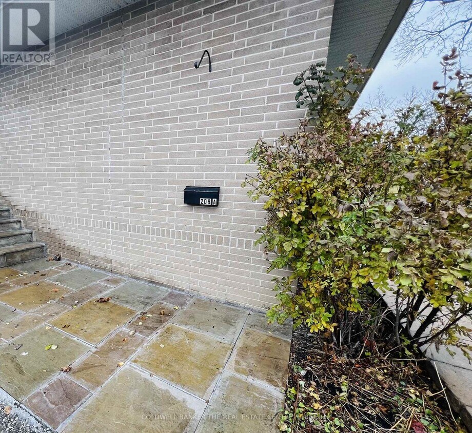 Primary Photo - 208 Wellington St E