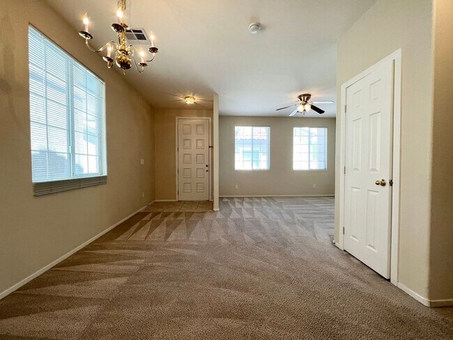 Building Photo - Charming 3-Bed Home with Loft in Centennia...