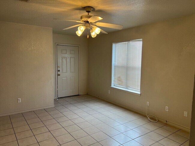 Foto del edificio - 2517 Schwald Rd