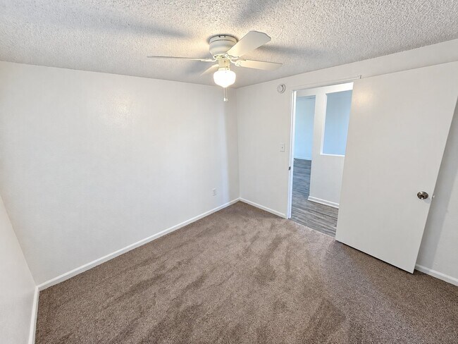 Foto del edificio - 8101-8195 W 9th Ave