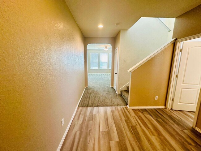 Foto del edificio - Your Dream Awaits! A Charming 4 bedroom 2....
