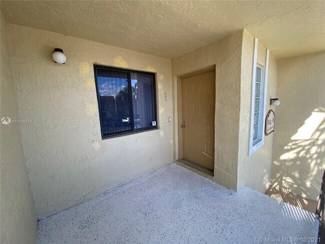 Foto del edificio - 434 Lakeview Dr