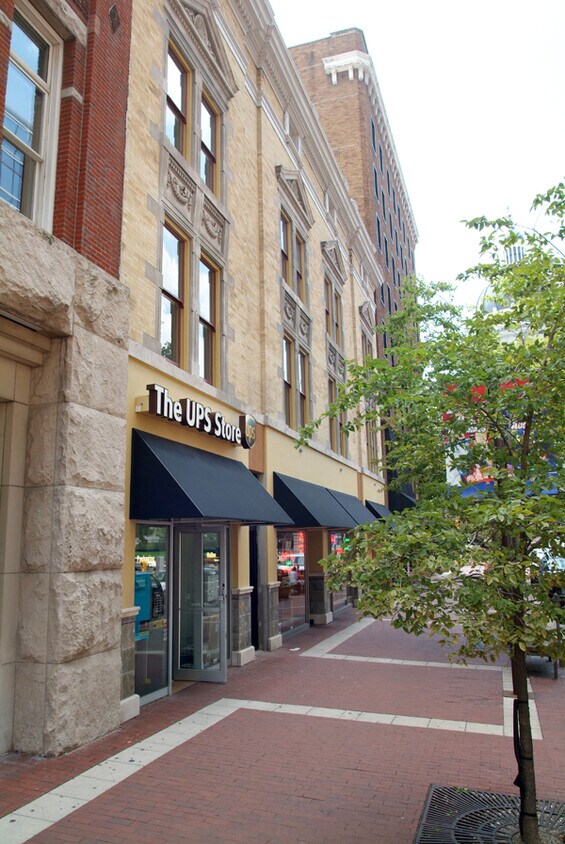 Primary Photo - 135 W Market St