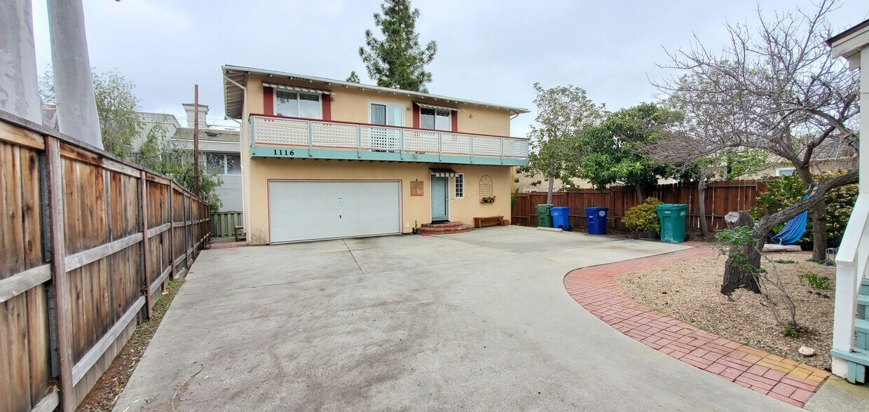 Building Photo - 1116 Peach Street