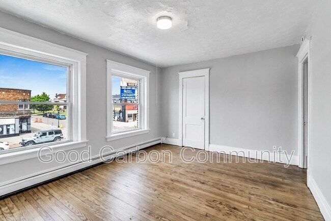 Foto del edificio - 1209 Hertel Ave