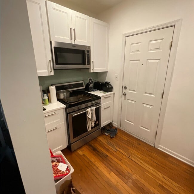 Building Photo - 677.5 W Wrightwood Ave