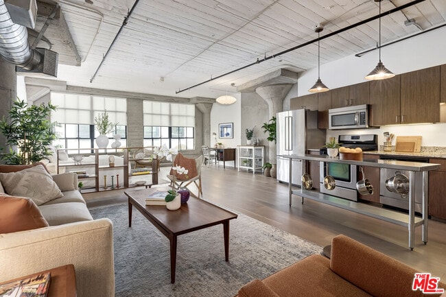 Building Photo - 200 N San Fernando Rd