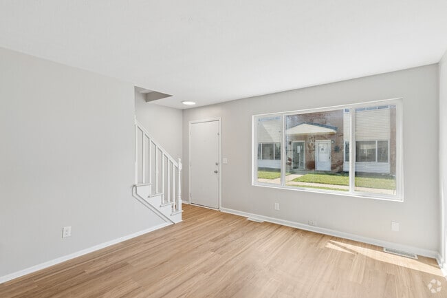 2 habitaciones, 1,5 baños - 1175 pies cuadrados - Área habitable - 601-605 Abbe Rd - OPEN HOUSE THURS AND SAT!