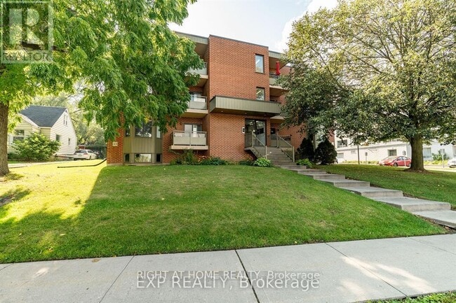 Building Photo - 401 Erb St W