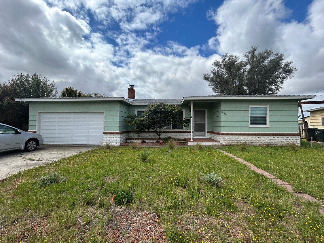 3 bedroom house with spacious backyard - 3 bedroom  house with spacious backyard