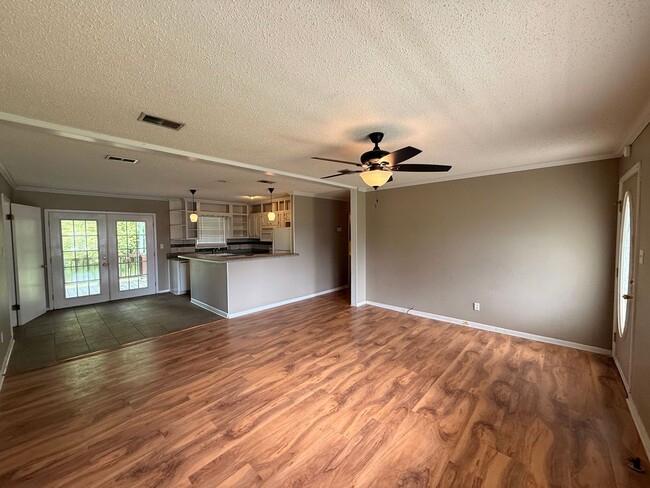 Building Photo - Guntersville, AL Home for Rent!