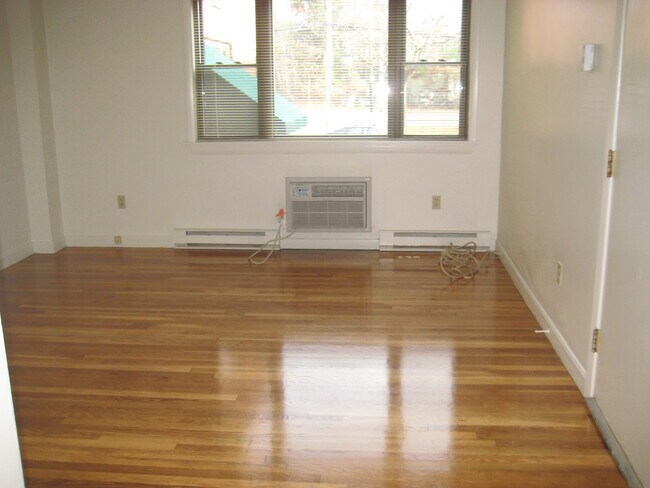 Foto del edificio - 4881 Washington St