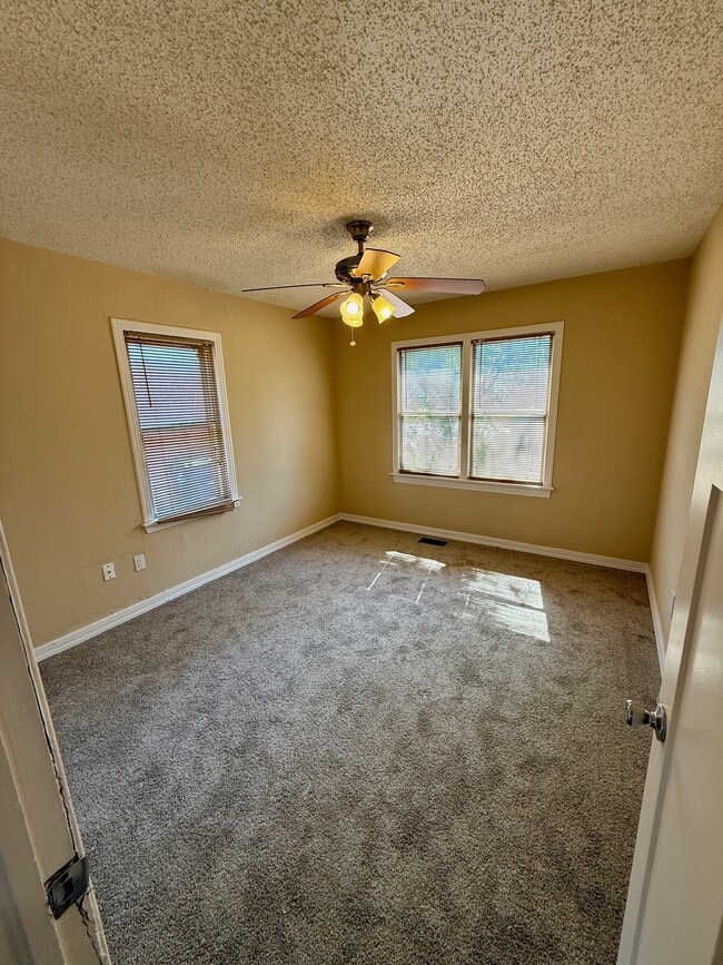 Building Photo - 2021 Westchester Dr