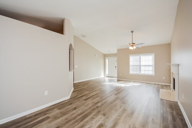 Foto del edificio - 100 Riverhill Ct