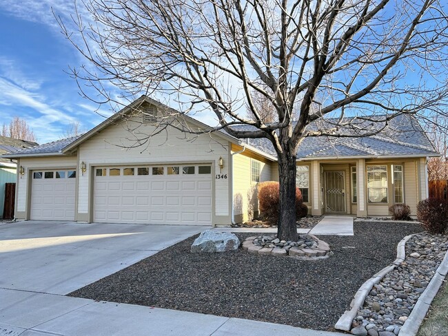 Building Photo - Gorgeous home in Chichester Estates