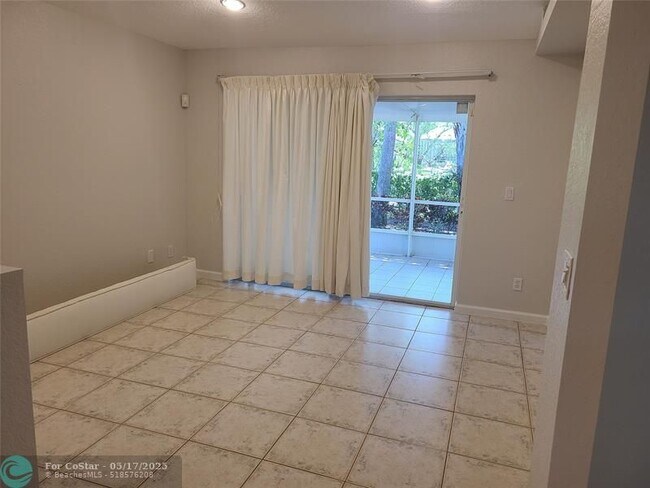 Foto del edificio - 5692 NW 120th Terrace