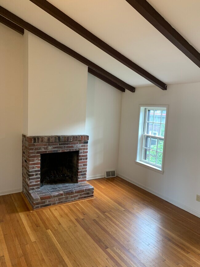 Building Photo - 1219 Rodman St