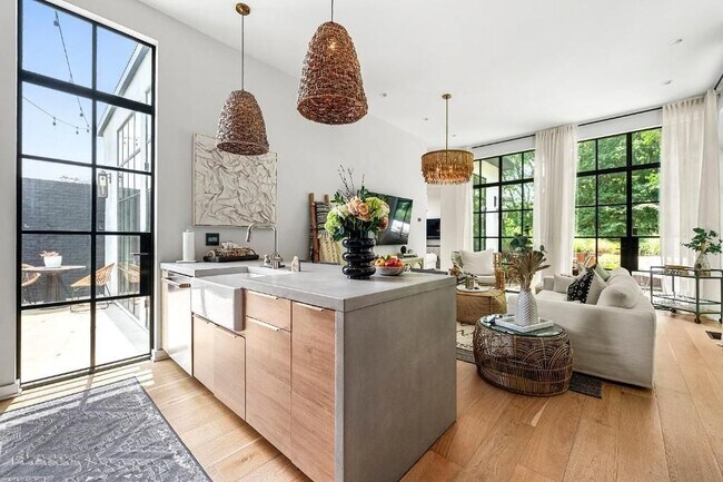 Foto del edificio - 1008 Albion Ave NE