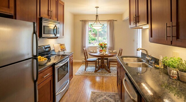 Foto del edificio - Gated San Leandro 1BD | Pool, Parking & Private Patio - Utilities Paid!