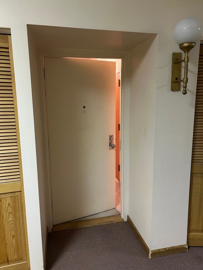 Building Photo - 32 S Turbot Ave