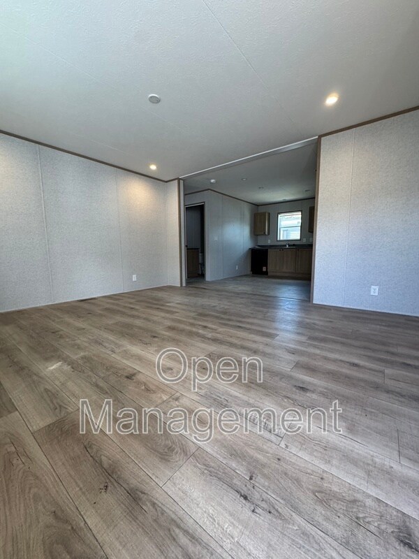 Foto del edificio - 755 N Tratt St