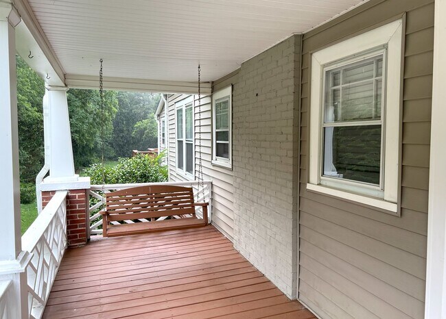 Foto del edificio - FOR RENT Winston Salem
