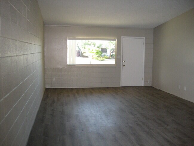 Foto del edificio - 7045 E Wilshire Dr