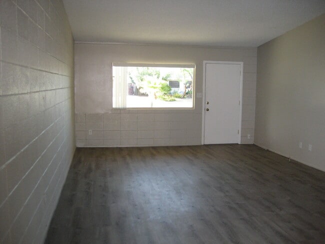 Building Photo - 7045 E Wilshire Dr