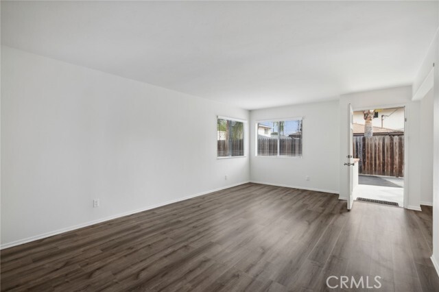 Foto del edificio - 375 Woodland Pl