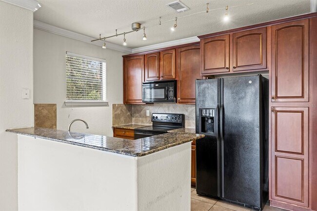 Foto del edificio - 903 Charo Pkwy