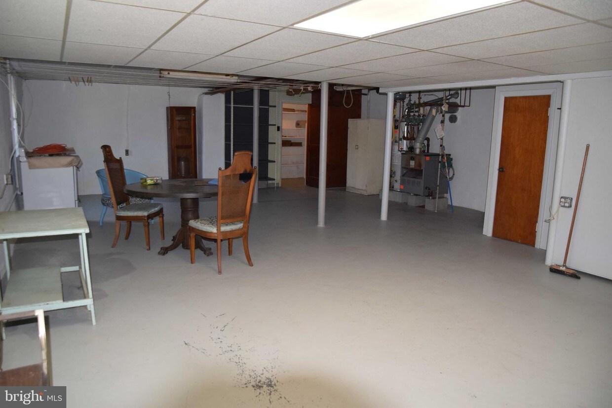 Primary Photo - 901 Montgomery Ave