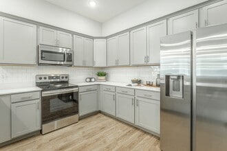 Building Photo - 531 Strong Ave