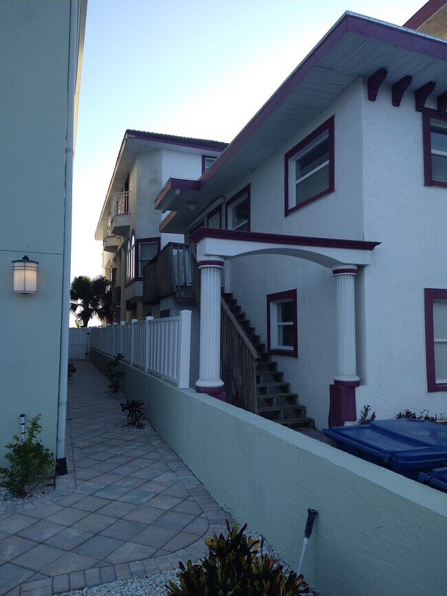 Side entrance - 18298 Sunset Blvd