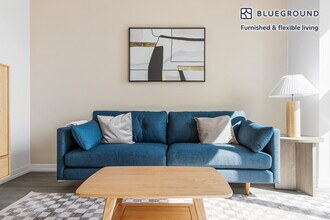 Building Photo - 460 W Chicago Ave