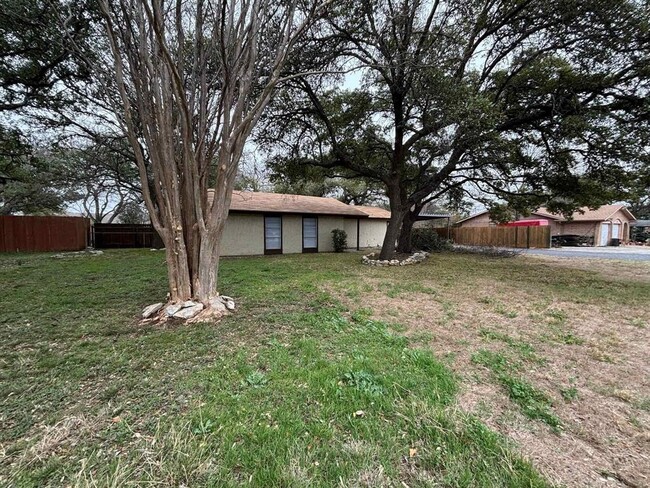 Foto del edificio - 1902 Lone Oak Dr