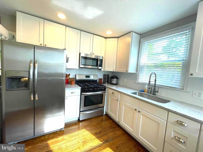 Foto del edificio - 2938 Woodlawn Ave