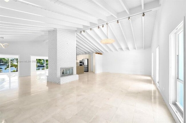 Building Photo - 1050 San Pedro Ave