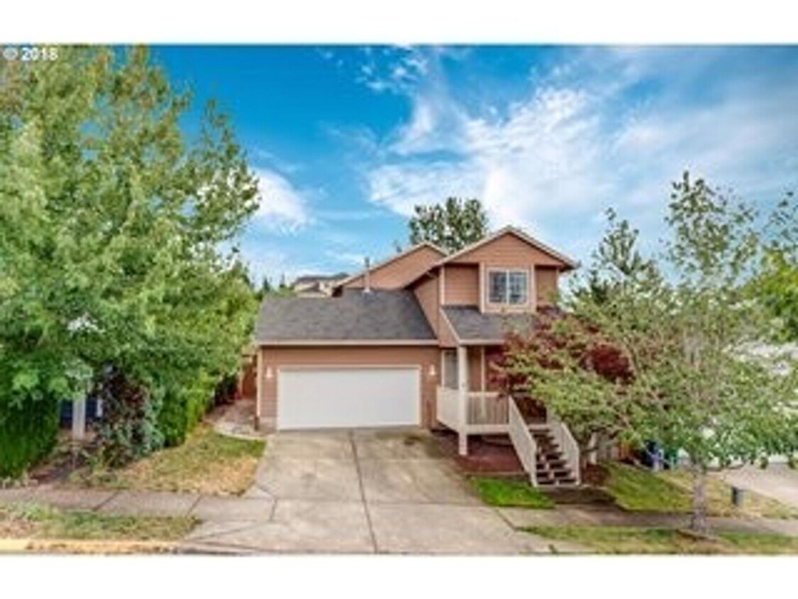 Primary Photo - Lovely Traditional, 3br, 2.5bth, Summerfie...