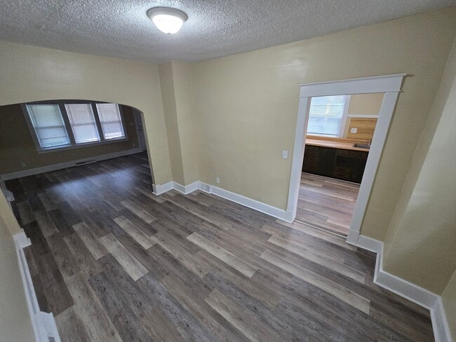 Building Photo - 3 Bedroom House