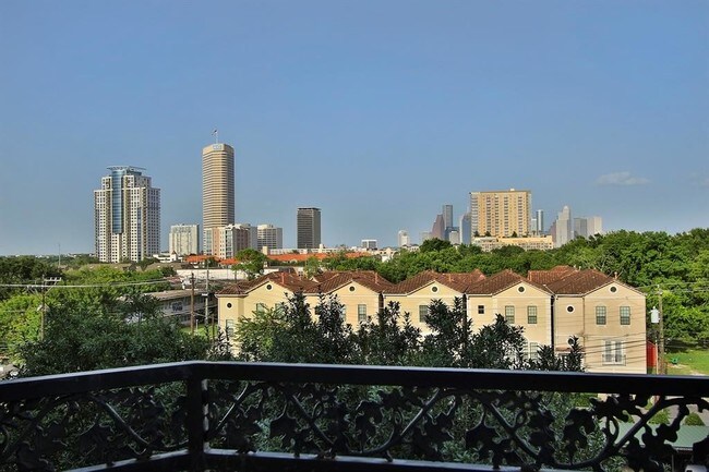 Foto del edificio - 1005 S Shepherd Dr