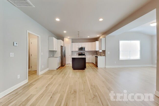 Building Photo - 165 Lynnridge Dr