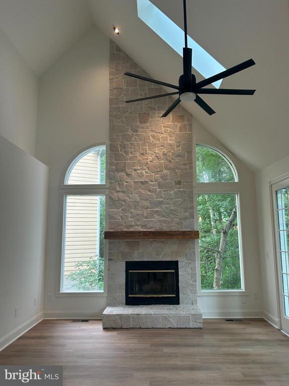 Building Photo - 221 Spring Race Ct