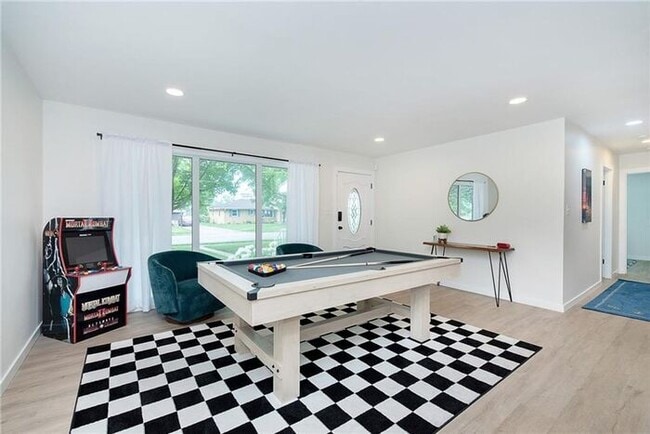 Foto del edificio - Beautifully Remodeled Home Steps from the ...