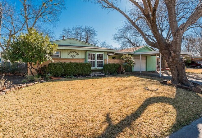 Building Photo - 2442 Oates Dr